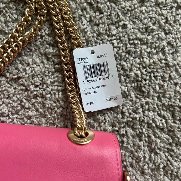 Coach Vibrant Pink Shoulder Bag with Gold Chain - Picture 4 of 6